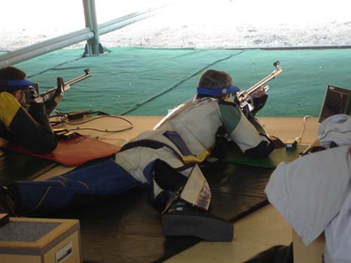 Os atletas Rocco Rosito e Júlio Almeida participaram no período de 9 a 13 de abril da ISSF World Cup KOR 2011, junto com os mais renomados atletas do tiro esportivo mundial  / Foto: Divulgação